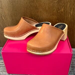Swedish Hasbeens Nature Clogs in Tan Leather with Wood Heel NIB 36 US 6